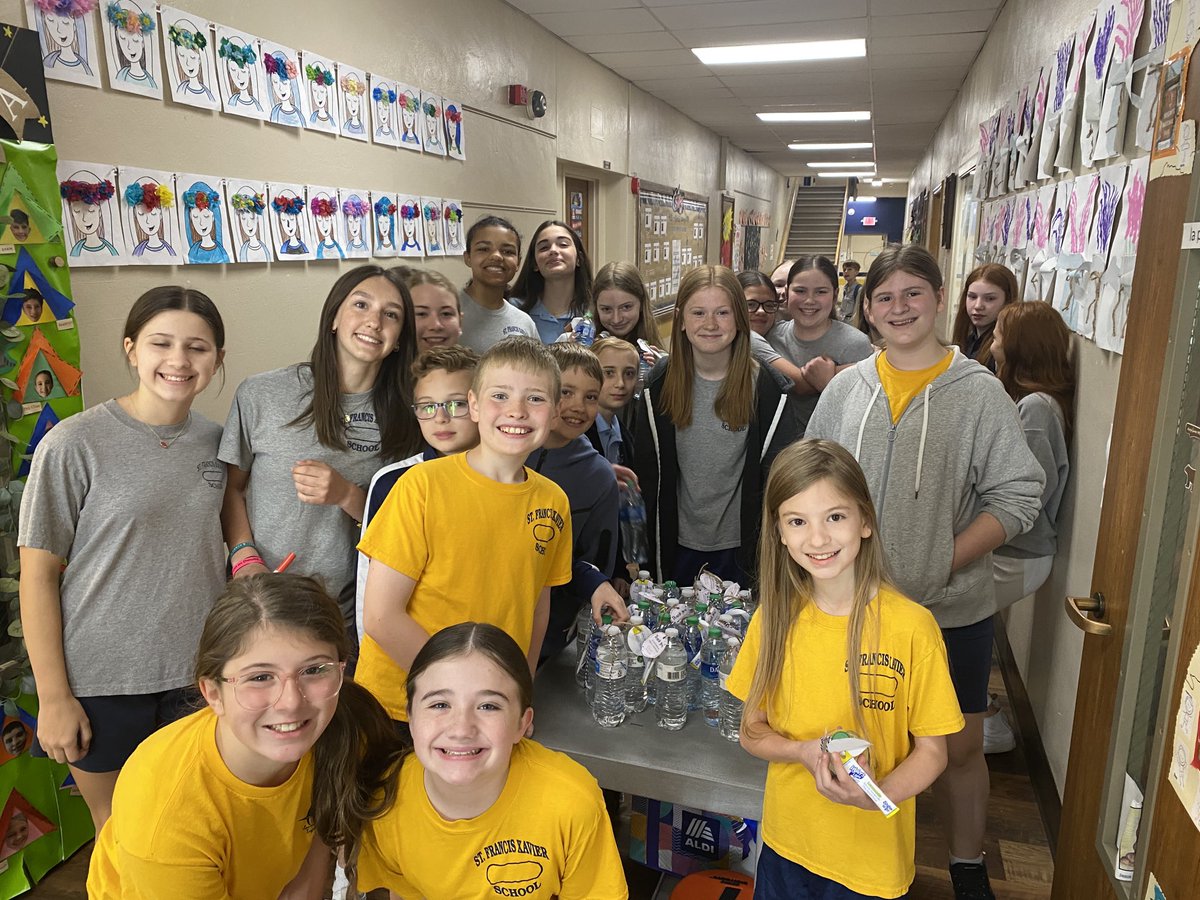 fun_in_physed's tweet photo. ⁦@SFX_Medina⁩ Kindness Club in action this morning delivering a little refreshment to our teachers. We appreciate all of you! 💞⚓️🍋#teacherappreciationweek #bekind https://t.co/Ag5btErymy