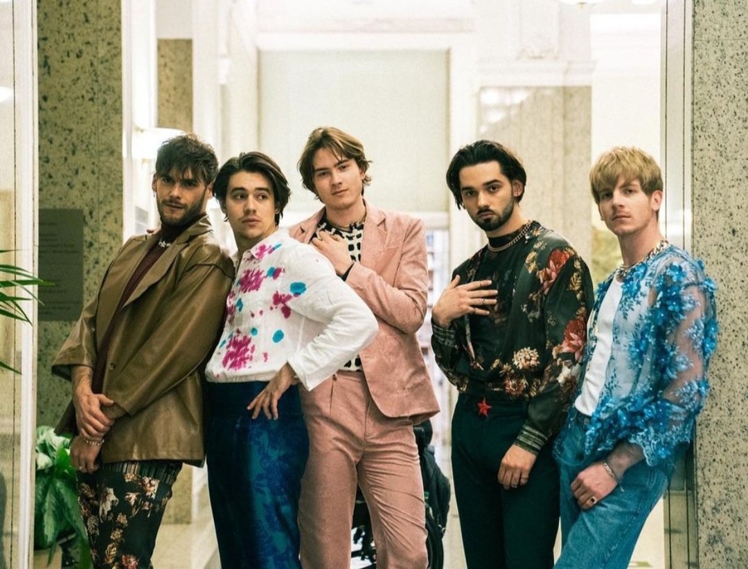_who_knowsss_'s tweet photo. Eslovenia me súper encanta, y claramente es por "✨️la trama✨️":
#Eurovision2023 #Eurovision #EurovisionRTVE https://t.co/R8MDg7e4HJ
