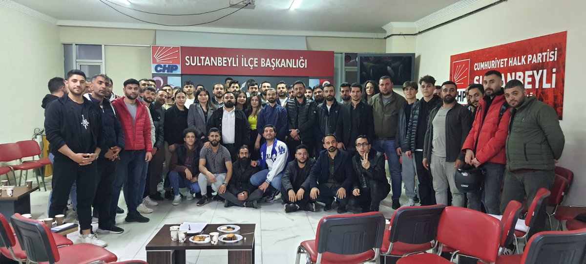 GencDevaSbeyli's tweet photo. @chpsultanbeylig İlçe Gençlik Kolu ev sahipliğinde seçim öncesi istişare toplantımızı gerçekleştirdik

CHP Gençlik Kolu Başkanı @gulserdar25 
Saadet Gençlik Başkanı
@muratjenic 
Gelecek Gençlik Başkanı
@KadirPolat3636 
Deva Partisi İlçe Başkan Yrd Gençlik Başkanı
@yusufgumus3452 https://t.co/vEZdGvZawy