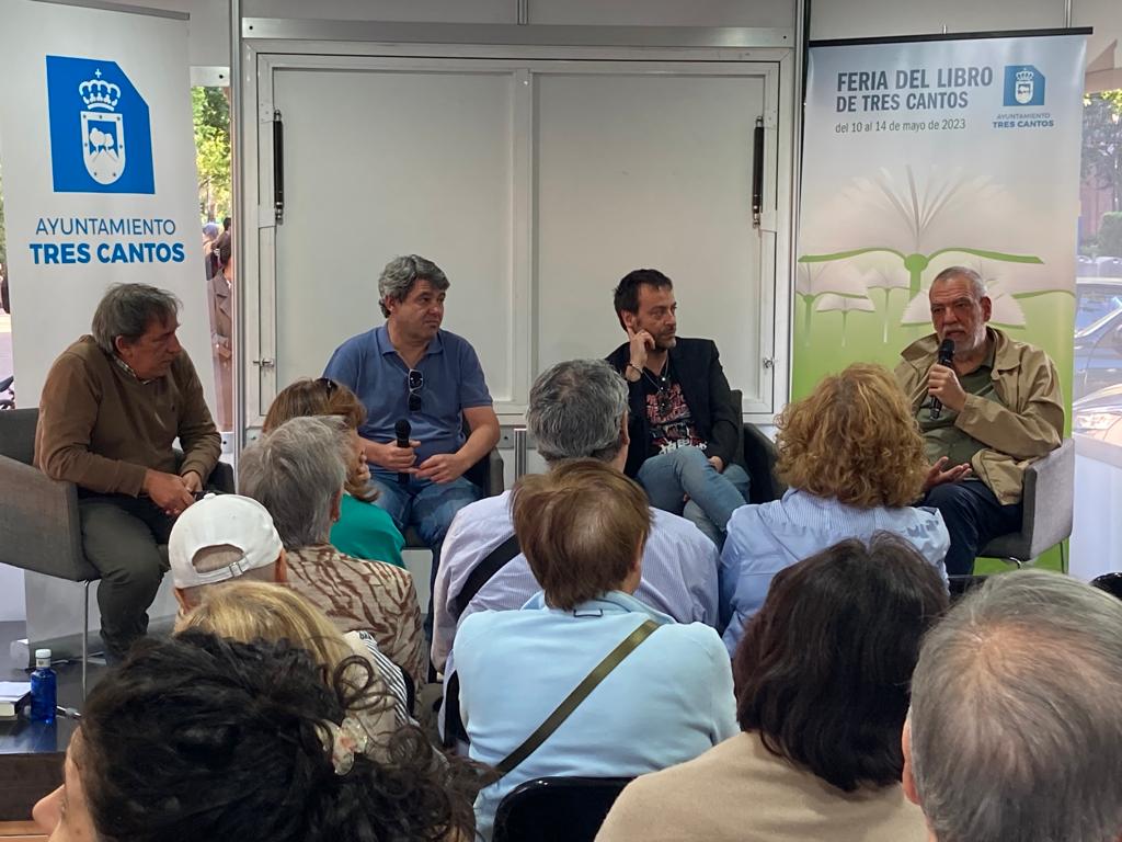 Bibliotecas3C's tweet photo. Grandes y pequeños en la #FeriadelLibro3Cantos23
¡Ven a disfrutar con los libros!
Programación 🔗https://t.co/QujQuFJpFu
En imágenes 🔗https://t.co/MeJj81RbtR https://t.co/EOLdfLVVDr