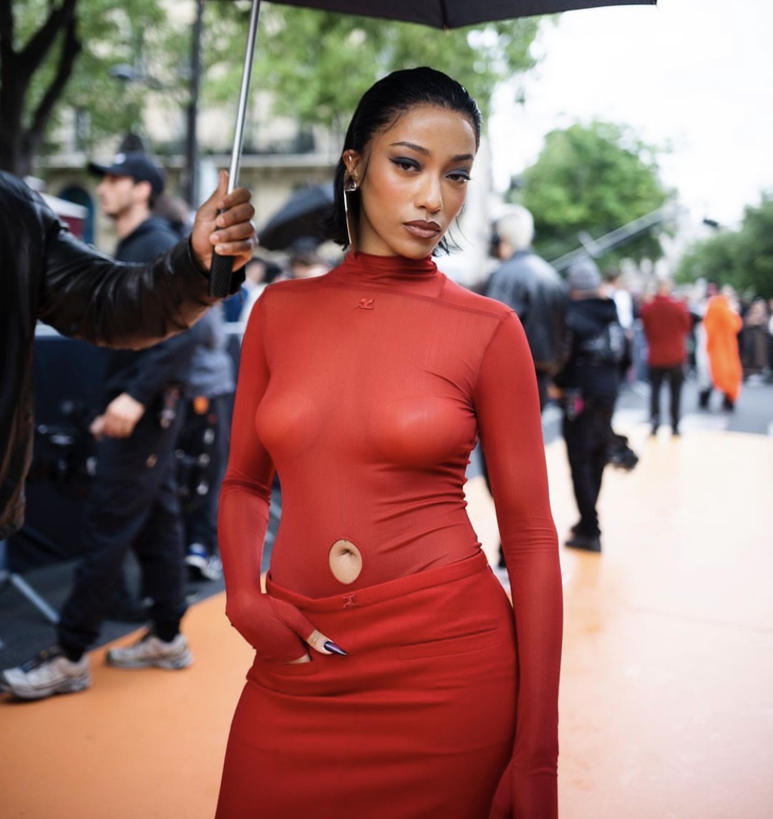 ShadesFrance's tweet photo. 🚨SHAY annonce la sortie prochaine de son troisième ALBUM en direct des flammes ! https://t.co/jtAIX0zCrN