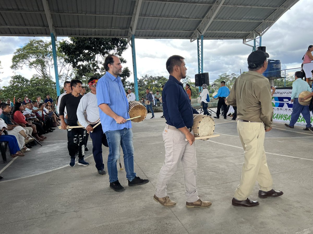 confeniae1's tweet photo. AHORA
Con tamboreo inicia el acto de posesión del nuevo consejo de gobierno de la Nacionalidad Kichwa de #Pastaza #Pakkiru https://t.co/qhZNDGYb8v