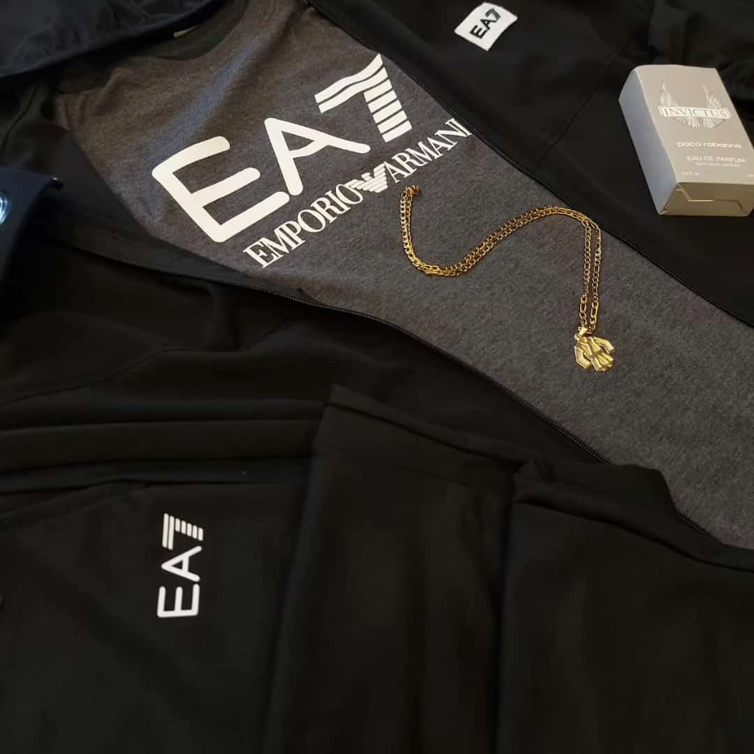 JJMULTIMARCAS02's tweet photo. TRAJADÃO de EA7 😮‍💨 https://t.co/XpzRG5fYdC