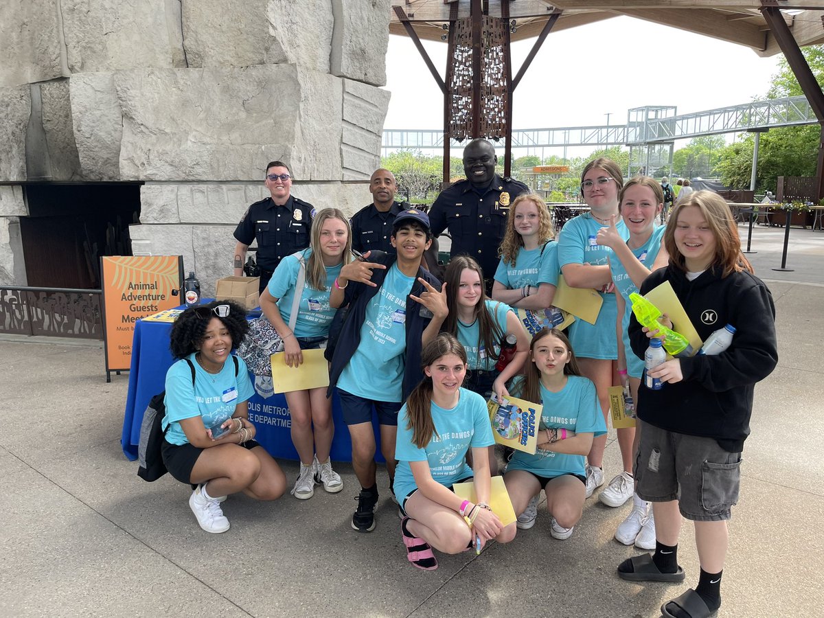JoinIMPD's tweet photo. Join IMPD week continues.
A great day at the @indianapoliszoo met and spoke with potential applicants, future public servants and families to share with friends that IMPD is looking for talented individuals to serve.
Application is at https://t.co/I8Fz1AaS6L
#joinimpdweek #hiring https://t.co/GFwXH1JB41