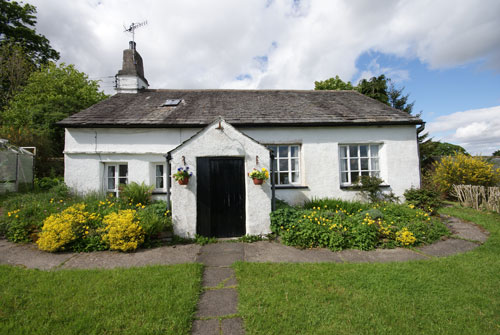 Goosemire's tweet photo. 20% off week commencing 27th May at Mislet Cottage near Windermere, now £599. Walks from your doorstep, the perfect place to unwind during the school half term. https://t.co/cb76WkZkAu

#lakedistrict #FamilyTherapy #walking #BankHoliday https://t.co/6um2dj843S