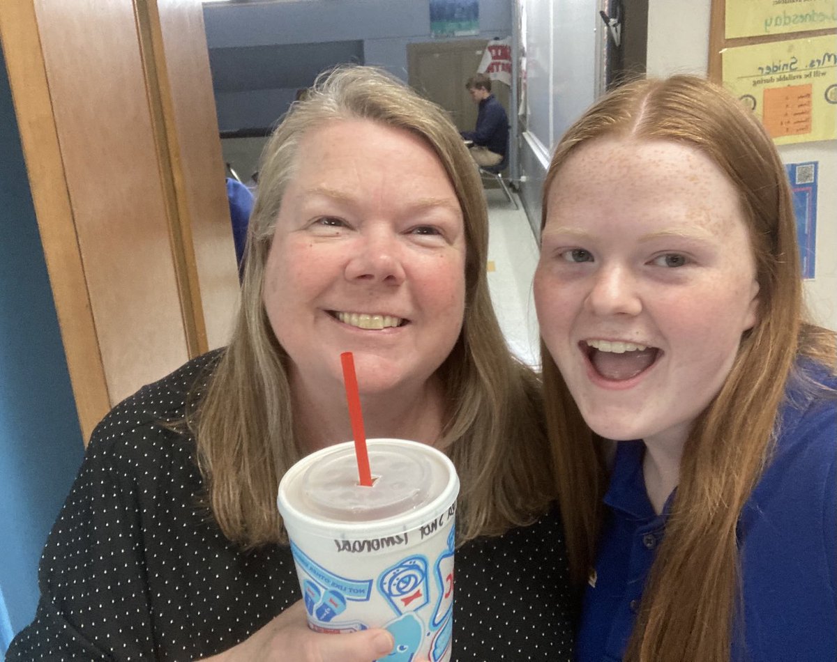 Thanks ⁦<a href="/BorgiaHS/">St. Francis Borgia High School</a>⁩ StAC member (and my daughter 😀) for delivering <a href="/sonicdrivein/">Sonic Drive-In</a> drinks for Teacher Appreciation Week. 💙💛