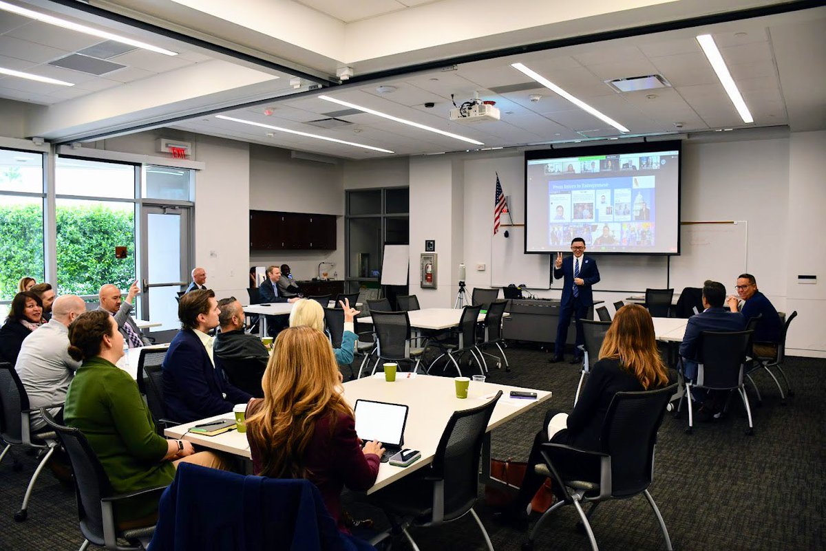 DrMariaMPoulin's tweet image. Thank you @davidvannasdall for sharing district best practices &amp;amp; success stories at @losangelescoe’s Regional Superintendents Meeting at @ArcadiaUnified 👏📚✏️
It’s an honor to learn about your successful #StudentCentered program, internships to entrepreneurs &amp;amp; meet @TravisMChen