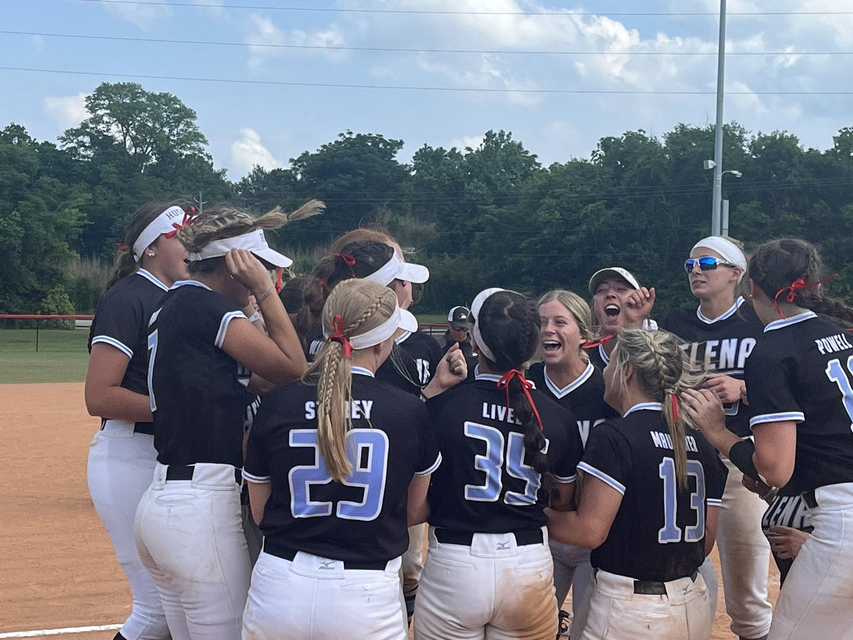 HelenaHSHuskies's tweet photo. GOING TO STATE! Helena beats Hillcrest 5-3 #HOTH https://t.co/gvUvzV9UKw