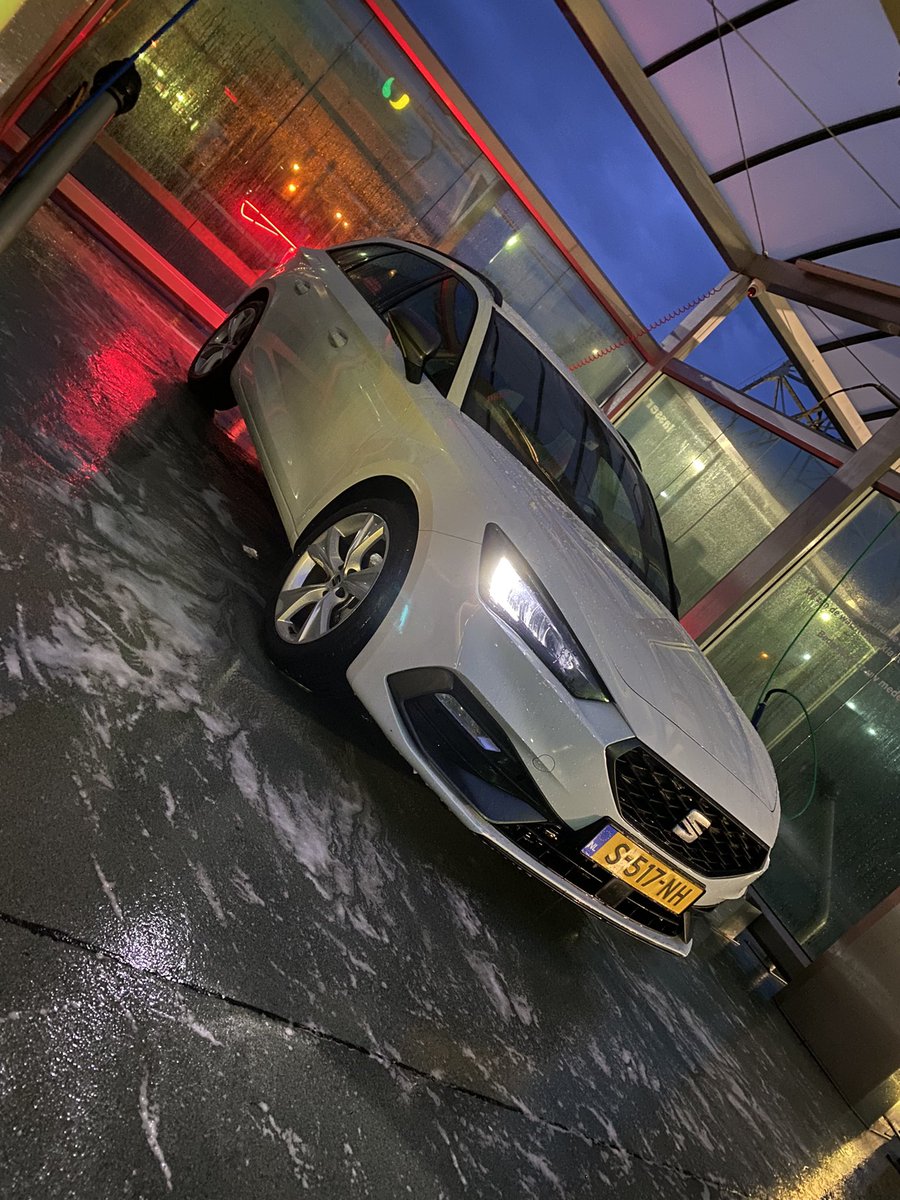 #eindelijkeenwitteauto
#seatleonfr
#sopautowas
#shinelikeadiamond