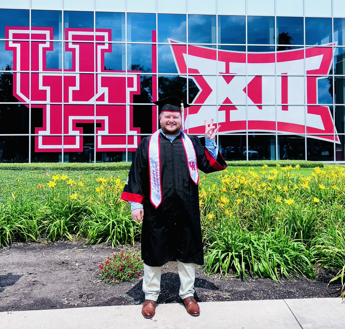 kodawinchell's tweet photo. After four years at the University of Houston, I have graduated! I am grateful all four years I spent with the @UHCougarFB video department, and now I move onto a new journey as the Director of Video and Technology Services with the @VandalFootball  from #GoCoogs to #GoVandals https://t.co/1z3lVHrEwB