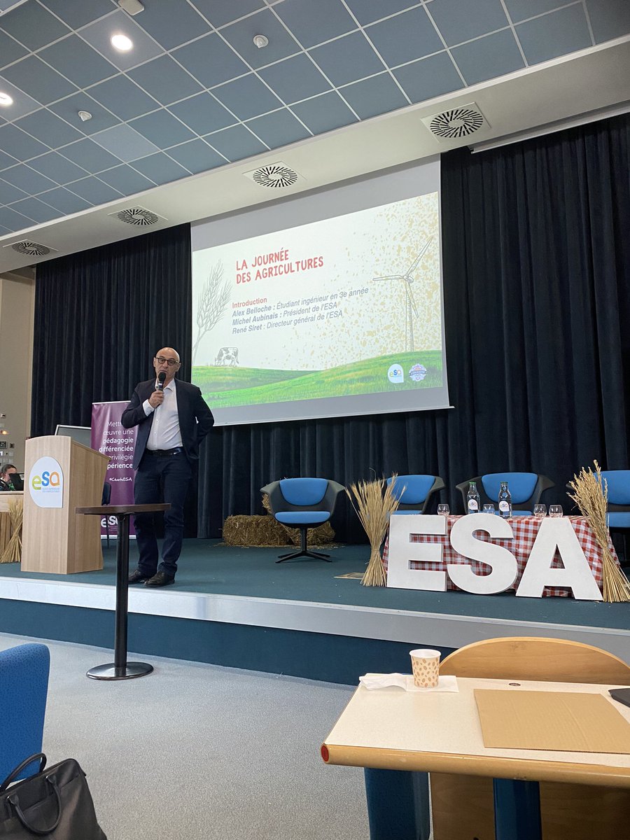 Vive les #jeunes étudiants ingénieurs agri-agro @Groupe_ESA !!
Formidable débat sur les #agricultureS et les nombreuses perspectives avec #alimentation #energie #bioproduits #carboncapture #bioressources #Services envi… et emplois de #sens pour les jeunes #générations 
Osez !!