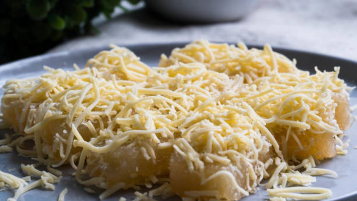 Pichi-pichi is a Filipino dessert consisting of three key ingredients: grated cassava, sugar, and water. #pichipichi #filipinodessert #dessert #sweet #cassava #pudding #filipinofood #kitchengo #cooking #foodie #foodlover #herbs #spices #herbsandspices #shakers #grinders