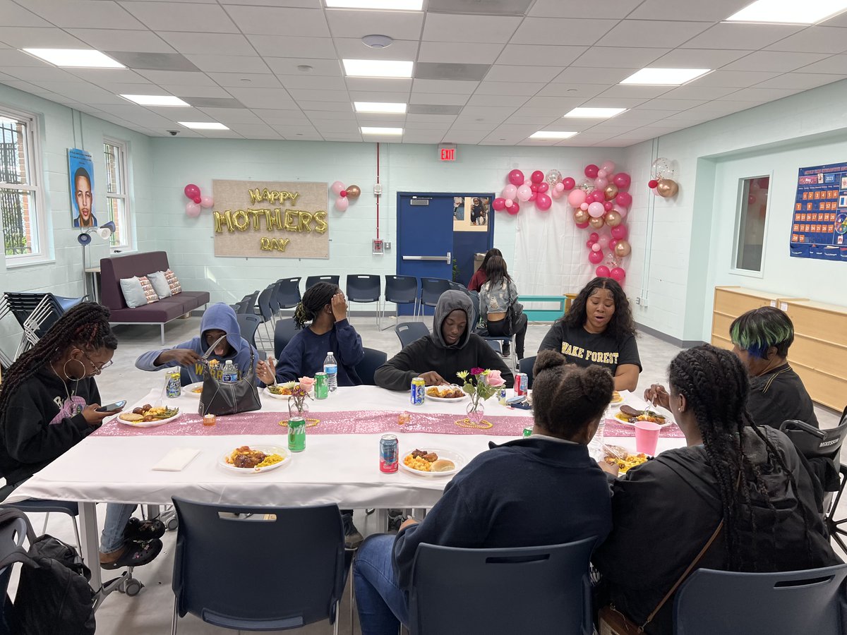 Hortons_Kids's tweet photo. Last night at the Hub, Horton's Kids celebrated the mothers in our community with an evening of food, fun, and family time! Special thanks to our friends from @VennStrategies who came out to support the event! https://t.co/ovRCcCKsyS