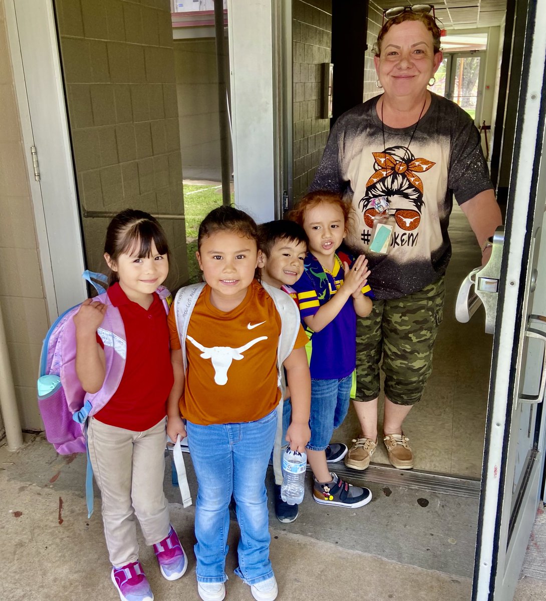 tudon26's tweet image. It was a wonderful Thursday for these happy @Las_Yescas students!🙌🏼😃🤘🏼🧡 #ThankfulThursday #whywedowhatwedo @LYE_MrsA @Ms_LABennett