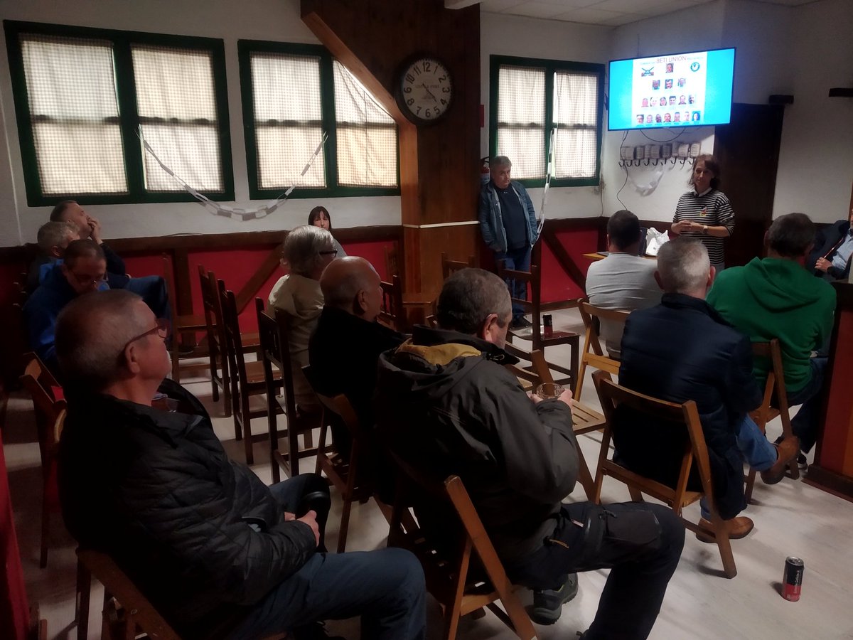 BetiUnionSport's tweet photo. Hasi da bilera bazkideekin.

Empieza la reunión con los socios. https://t.co/kGWA0jLH8r