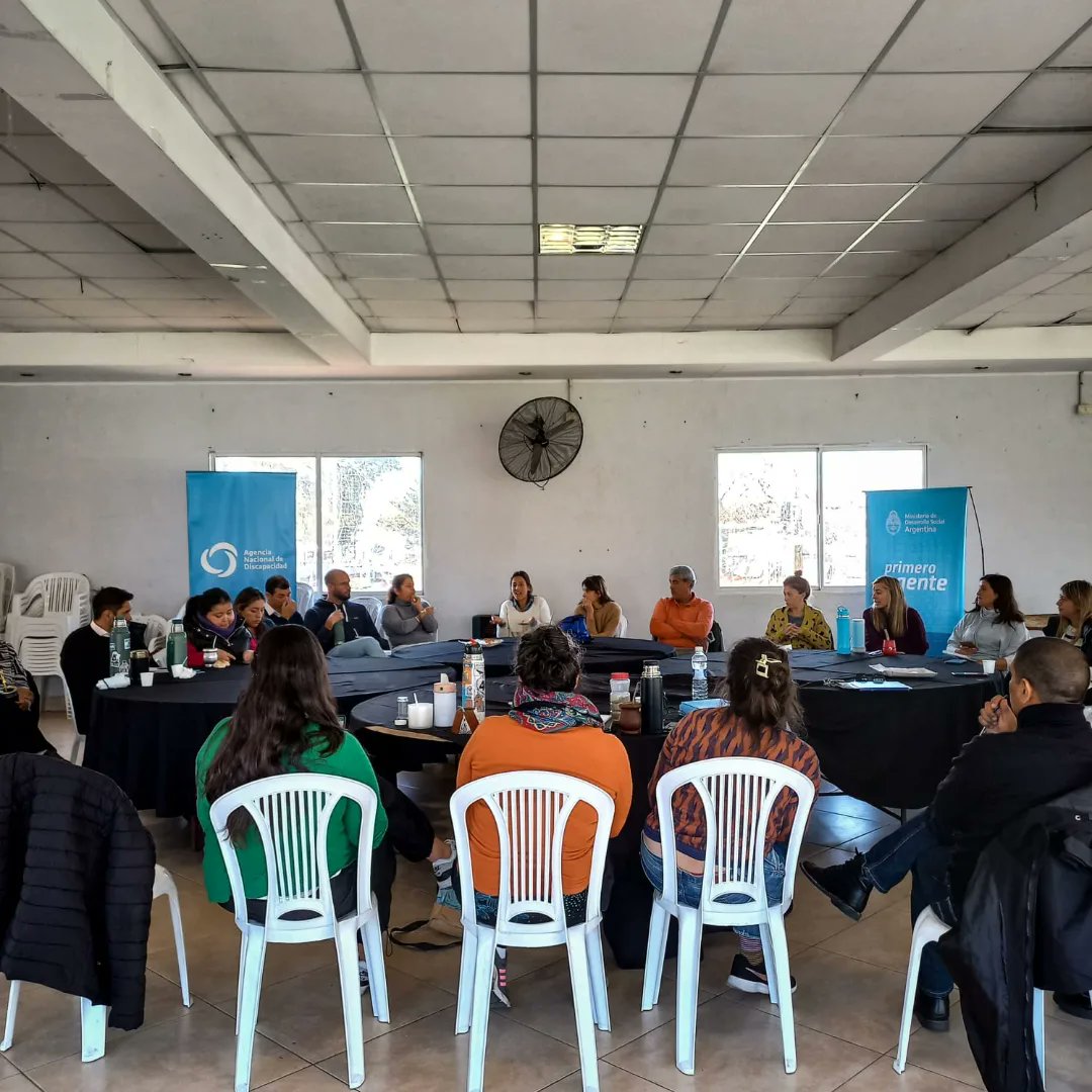 nicopereyralp's tweet photo. 📍Junín
Los días 10 y 11 de mayo se llevó a cabo la capacitación con los Centros de Referencia de la cuarta sección de #Darba; en conjunto con la @andiscapacidad y la Dirección Nacional de Asistencia Directa Compensatoria. https://t.co/OSWWS0q9lO