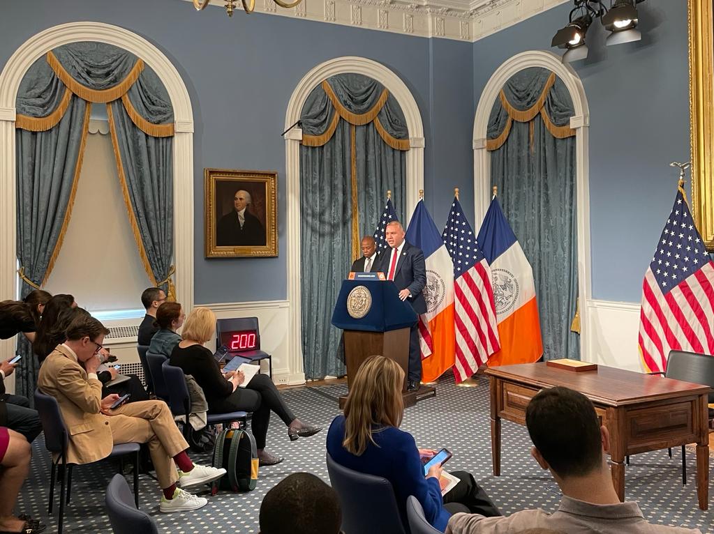 1. 🧵Today at City Hall, Commissioner <a href="/MCastroMOIA/">Commissioner Manuel Castro</a> stated, "Title 42 was an inhumane &amp; short-sighted policy created by the Trump Admin. On the eve of its long overdue termination, New York City reiterates our call for the Biden-Harris Admin to do more