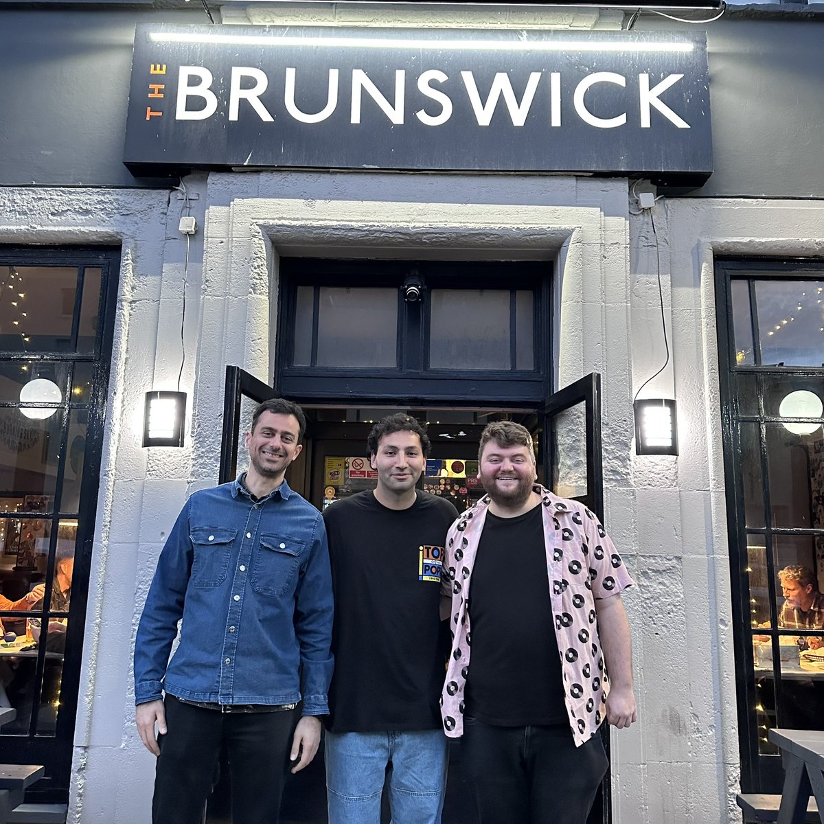fondofrudy's tweet photo. Here we go Brighton ๐ป
Tonight at 10.30pm
Free entry @Brunswickpub
Weโre headlining the @OffAxisNetwork stage
Pop down and groove to some indie pop goodness ๐ท
#greatescape #altescape #alternativeescape #freeentry https://t.co/Qccj9UZtam