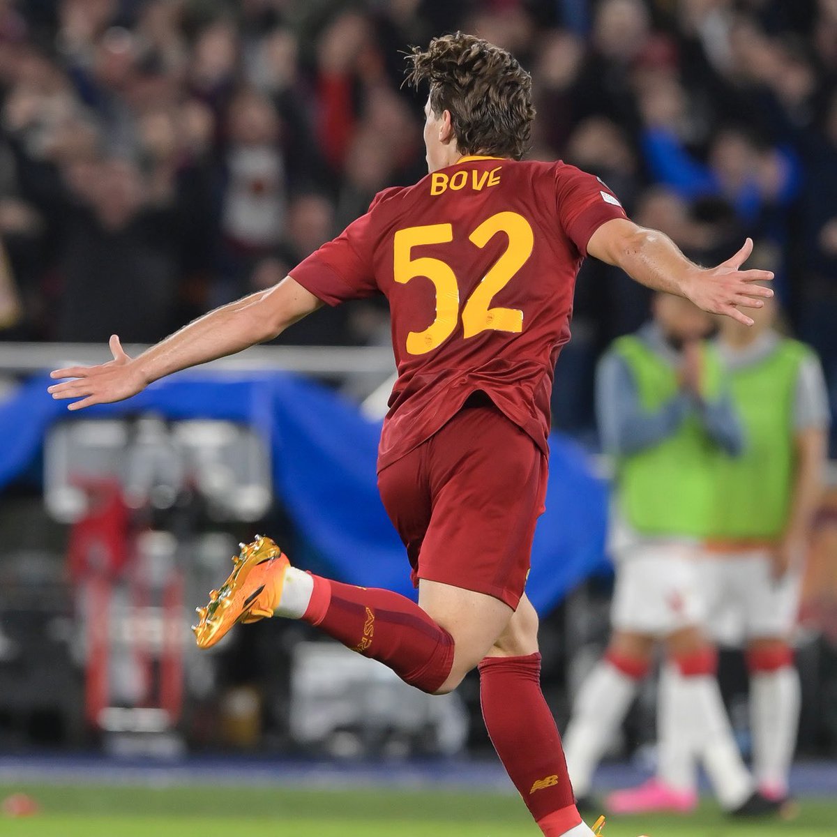 ASRomaEN's tweet photo. Who scored José? 😉 

#ASRoma #UEL #RomaBayer https://t.co/MWjAosuT4n