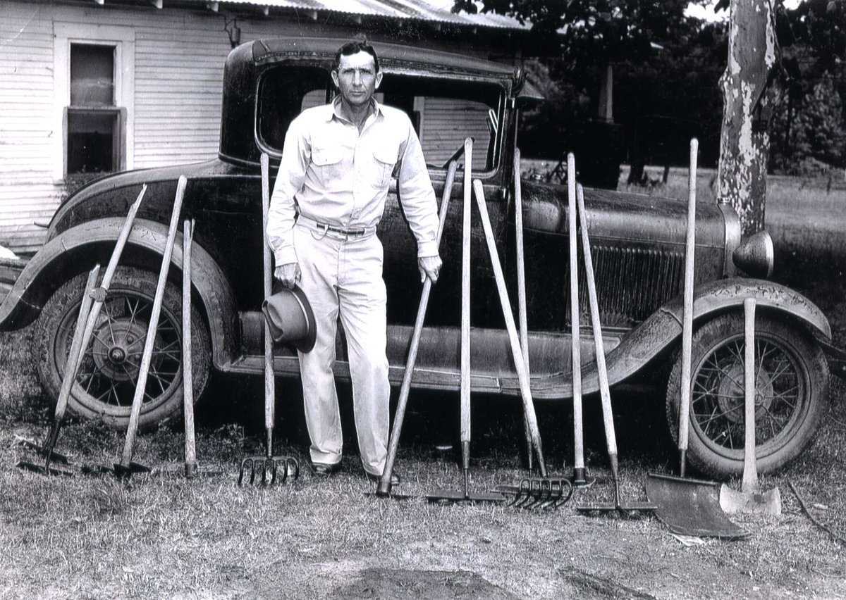 TXForestService's tweet photo. Part-time crewman Emery Covington, in 1950, worked as a lookout and patrolman for the agency. Covington was responsible for fire prevention education at local public schools, conducting interviews with media and more. 🔥
#ThrowbackThursday #RootsofTexasForestry https://t.co/bC3McdV2Vb