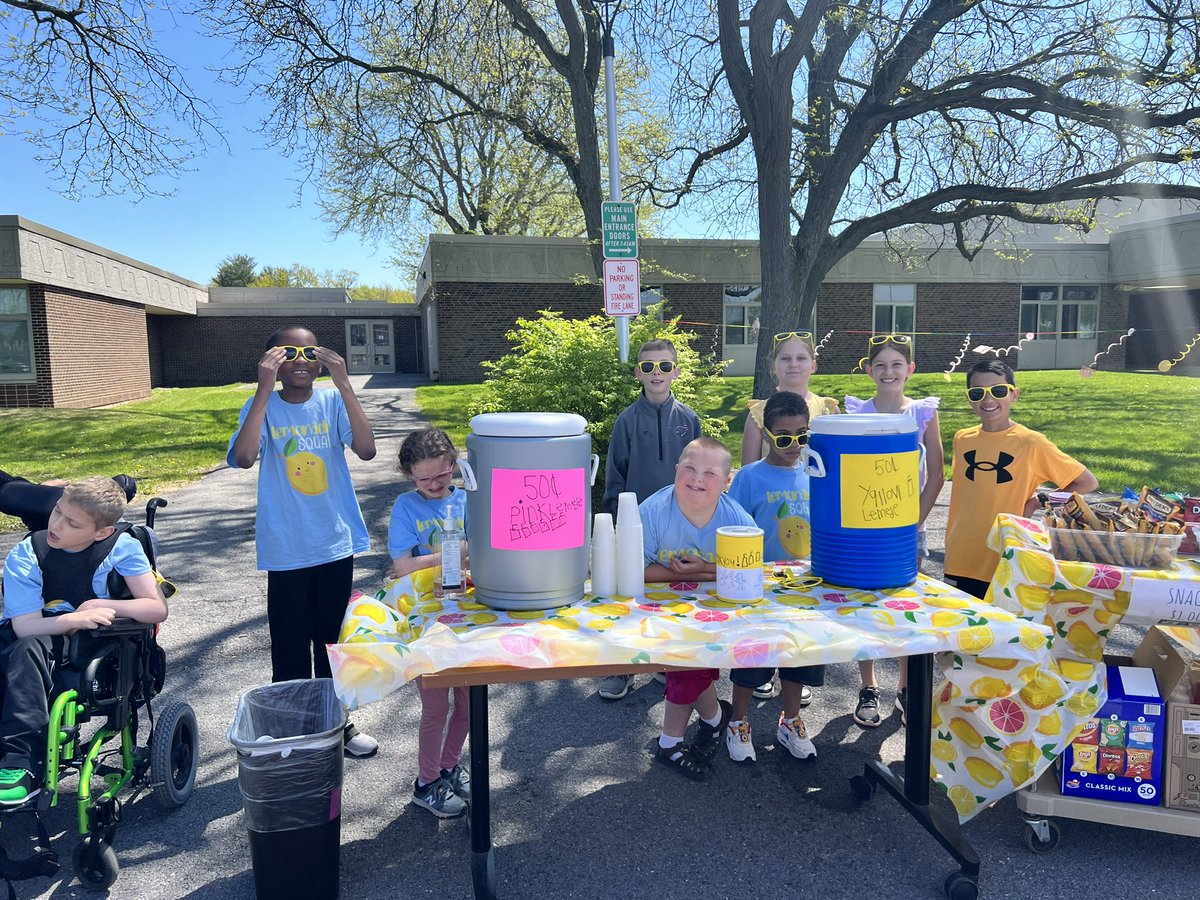 AmyGodkin's tweet photo. Lemonade anyone? Students in Miss Bartlettโs class hosted a lemonade and snack cart today. Students are learning the value of earning money before spending it. So proud of our students and volunteers. #mrerocks https://t.co/NaYkfM1zdD