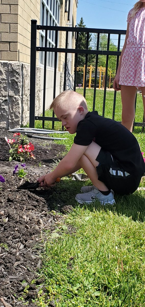 A big thank you to the Bilyk Family, owners of Lakewood Garden Center. The students enjoyed their afternoon of gardening with your generous donation of flowers.  <a href="/LkwdSchools/">Lakewood OH Schools</a> <a href="/LakewoodAlive/">LakewoodAlive</a> #LKWDrocks #gardening #shoplocal
