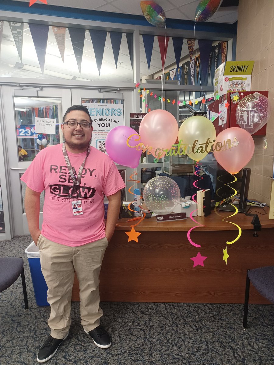 TiffMWilkerson's tweet photo. I'm priveleged to serve as the liaison for our @gocenterdville College Advisors. Each year they become near and dear to my heart. To watch them learn, grow, and go forth into their careers is so rewarding! Today, we celebrated Mr. G as he prepares for his NEXT! Congrats Mr.G!!! https://t.co/vWvg6Z5Grx