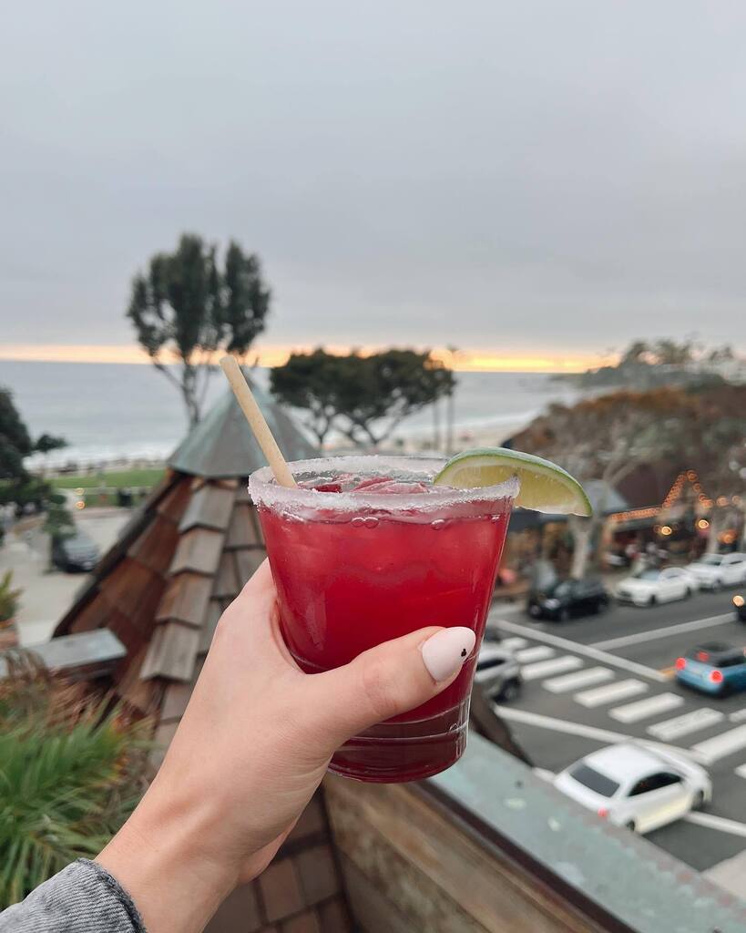 GranTequilas's tweet photo. 🍸📸@mylifewithtequila sunset margaritas in laguna beach hit different 🏝️
--
#mylifewithtequila

Double Tap 🍸🍸 Me Gusta!
TAP BIO for More!
.
.
.
.
#grantequilas #tequila #margarita #margaritas #margaritaville #tequilasunrise #tequilashots #margaritatime #tequilas #tequilat… https://t.co/ztKymUbgND