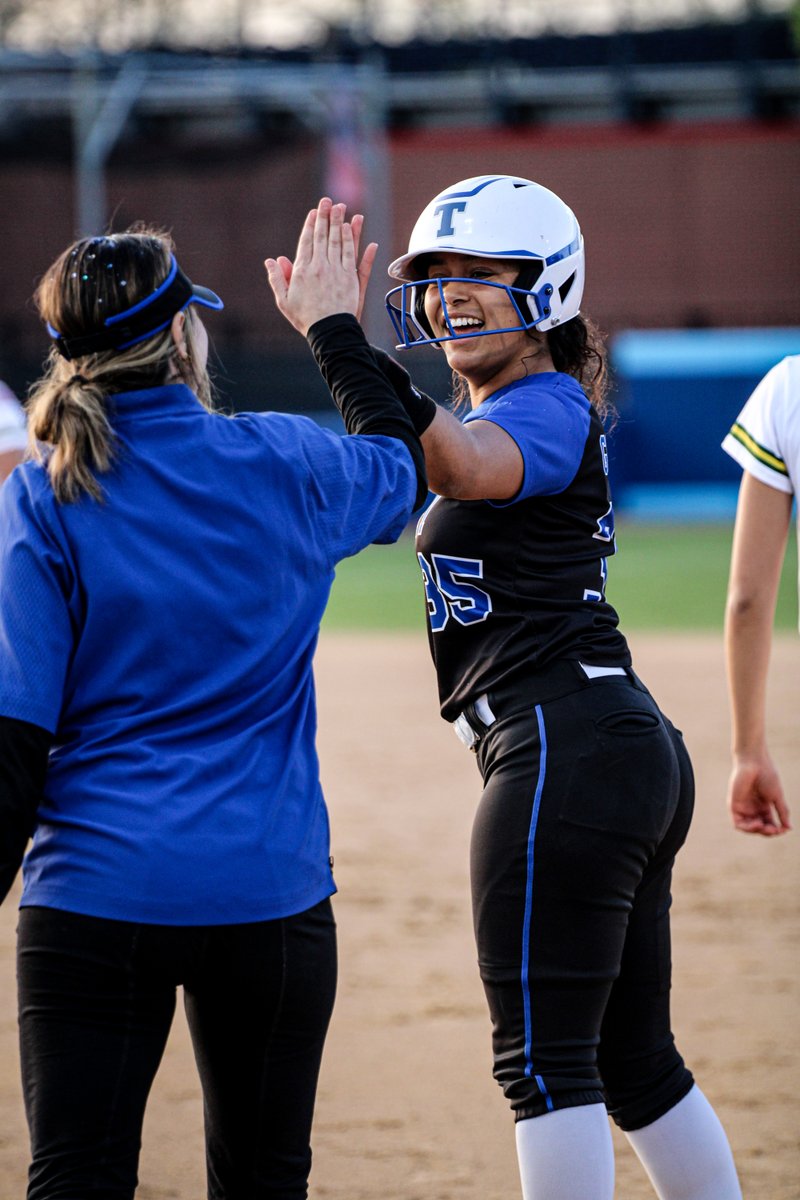 CPLAthletics's tweet photo. @TaftSoftballFam won its second city title in three years thanks to some heads up base running and great pitching. Read all about how the Eagles won what's bound to be an all-time classic. @Taft_HS @TaftHSAthletics

Words by @DominicScianna 

https://t.co/rm8ECNtXfm https://t.co/nSo4HhaVSu