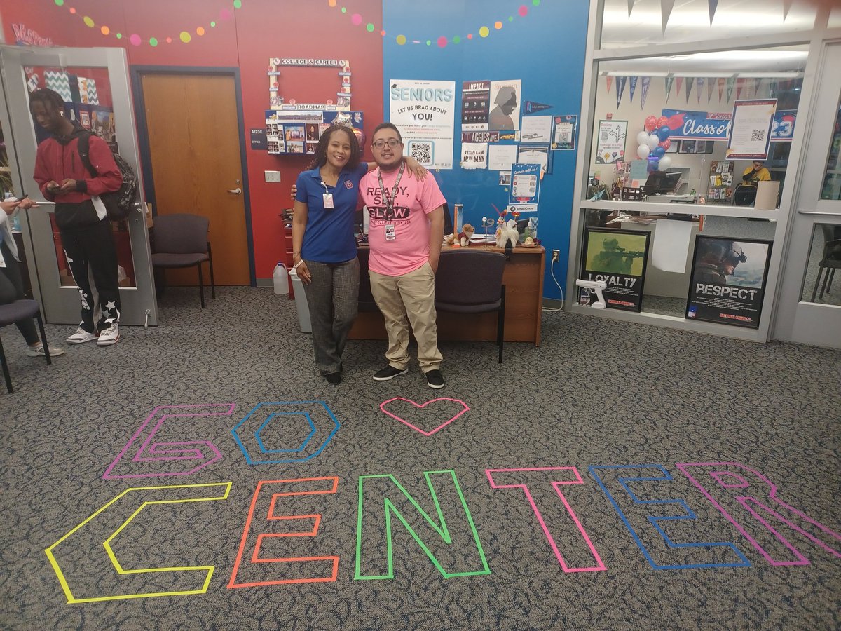 TiffMWilkerson's tweet photo. I'm priveleged to serve as the liaison for our @gocenterdville College Advisors. Each year they become near and dear to my heart. To watch them learn, grow, and go forth into their careers is so rewarding! Today, we celebrated Mr. G as he prepares for his NEXT! Congrats Mr.G!!! https://t.co/vWvg6Z5Grx
