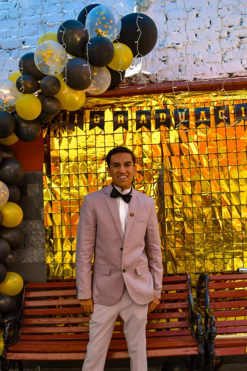 JaramilloJunio's tweet photo. He conquistado una meta, ahora conquista mi sueño
.
.
.
#JaJaJaramillo 
#MiGradua  #Party #Family #Amixes #graduación #Lic #Diseñadorgrafico #prom #universidad #Instagraduation #GraduationDay https://t.co/HBVl864k7G