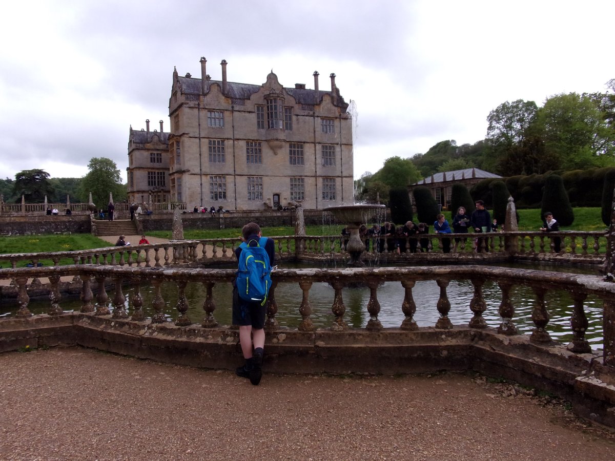 KingsCollPrep's tweet photo. Our Year 7 pupils recently spent a cross-curricular day at Montacute House, exploring the house and grounds as #historians, #poets and #artists. #SpaceForCreativity #Writing #poetrycommunity #poems #writerscommunity #words #Art #Photography https://t.co/z2QqwxSgUz