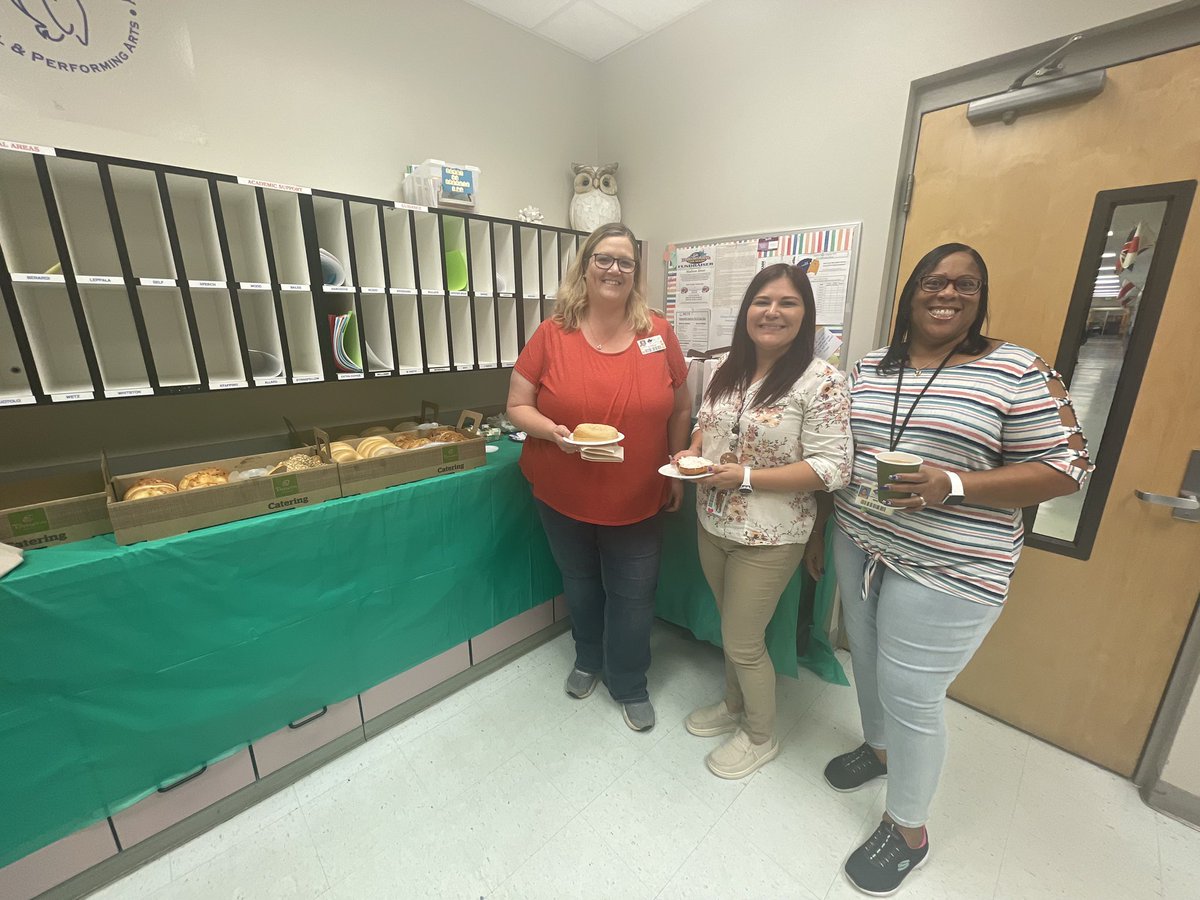 MSA_Owls's tweet photo. There are PTAs and the there is THE @MSA_PTA! Thanks for all you do for us! Happy Teacher Appreciation Week! https://t.co/ZEgrg7YRhe