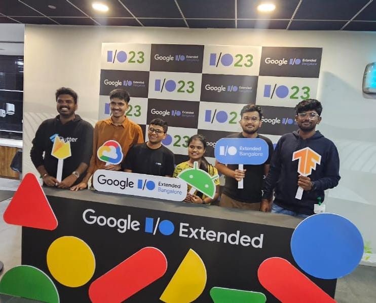 gayuga99's tweet image. #GoogleIO2023 Watch Party #bangalore 🎉🥳
@myselfshubhendu @GopinathanAswin @poonmjha @sakshamgupta392 @prasadsunny1 @fenil_jain_
@vaibhavshn @karunganessh @FlutterBLR #flutterwizards #geekyants