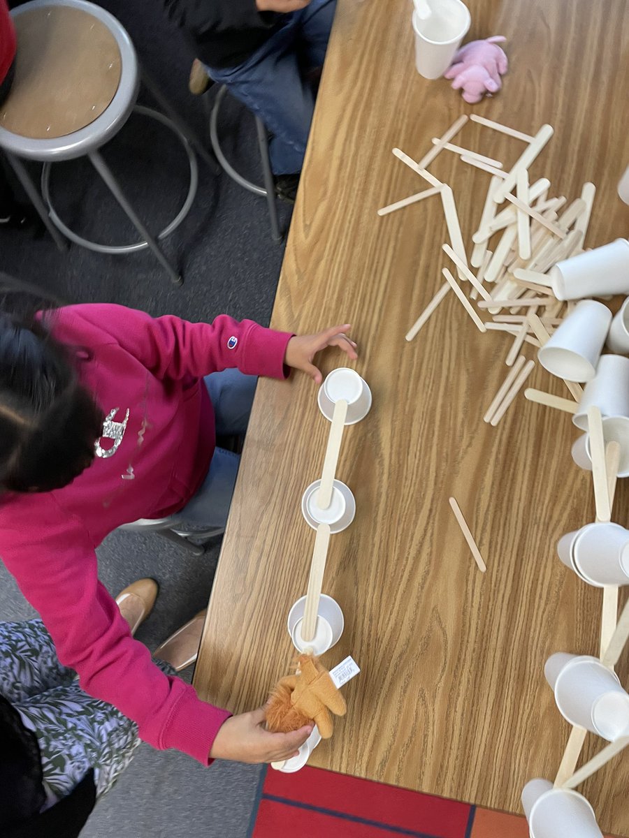 Engaging STEM Lab rotations! Thank you Ana Marie Cervantes for all you do at FSA to make science accessible and fun for our students! <a href="/FallbrookStem/">Fallbrook STEM Academy</a> <a href="/FUESDSchools/">FUESD Schools</a> <a href="/aarias2552/">Ana Arias</a> <a href="/Mrs_Enriquez_5/">Monica Enriquez</a>