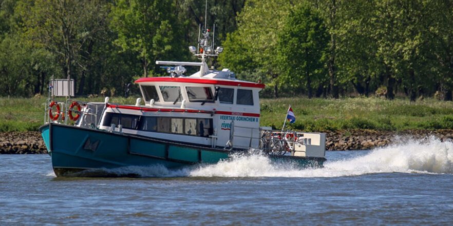 Zaterdag 13 mei zijn er vanwege de Open Havendag gewijzigde en extra afvaarten van/naar Gorinchem. Alle afvaarten kun je terug vinden in de Riveerapp of in de dienstregeling op onze website. Jij komt toch zeker ook?!