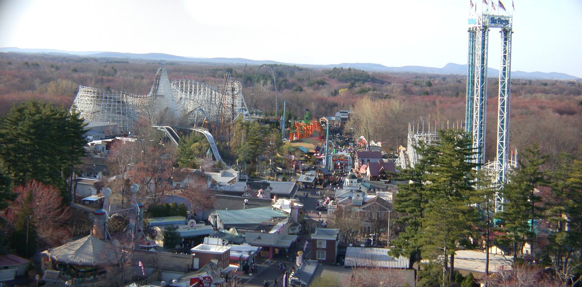 SFNEUltimate's tweet photo. #ThrowbackThursday @SF_newengland 2005.
#thrillitup #amusementpark #SixFlagsNewEngland #Rollercoaster #midway #wood #steel #fun #summer #2005 #history #Cyclone #pandemonium #scream #Thunderbolt #Twister #Shipwreckfalls https://t.co/lVp5bHP9y2