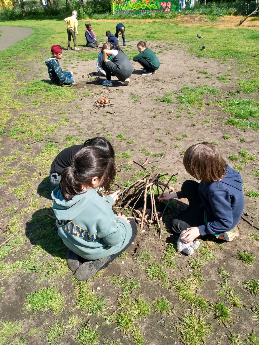 Another lovely day with @LeithWalkPS in #outdoors learning about trees, sensory activities, teamwork, making minidens in local parks #outdoorlearning #nature #GetOutside #getoutdoors @EdOutdoorLearn @OutdoorClassDay #playmatters #outdoorplay #playeveryday