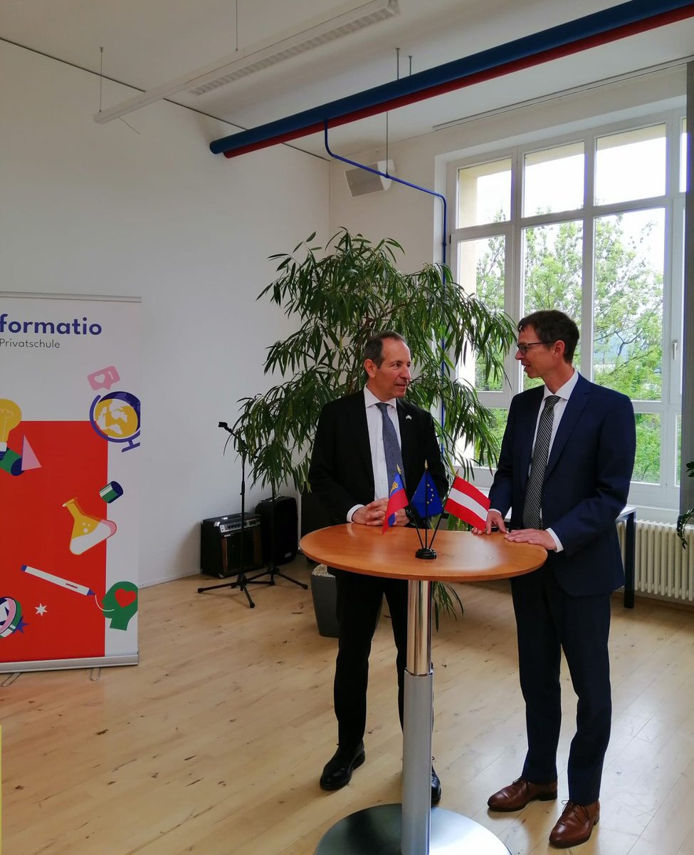 EU-Botschafter Petros Mavromichalis zu Besuch an der formatio Privatschule. #EU Im Vorfeld des Empfangs in Vaduz anlässlich des Europatages durften wir interessante Gespräche führen. Der anschliessende Vortrag vor unseren Schüler:innen inkl. Diskussion war faszinierend. #Bildung