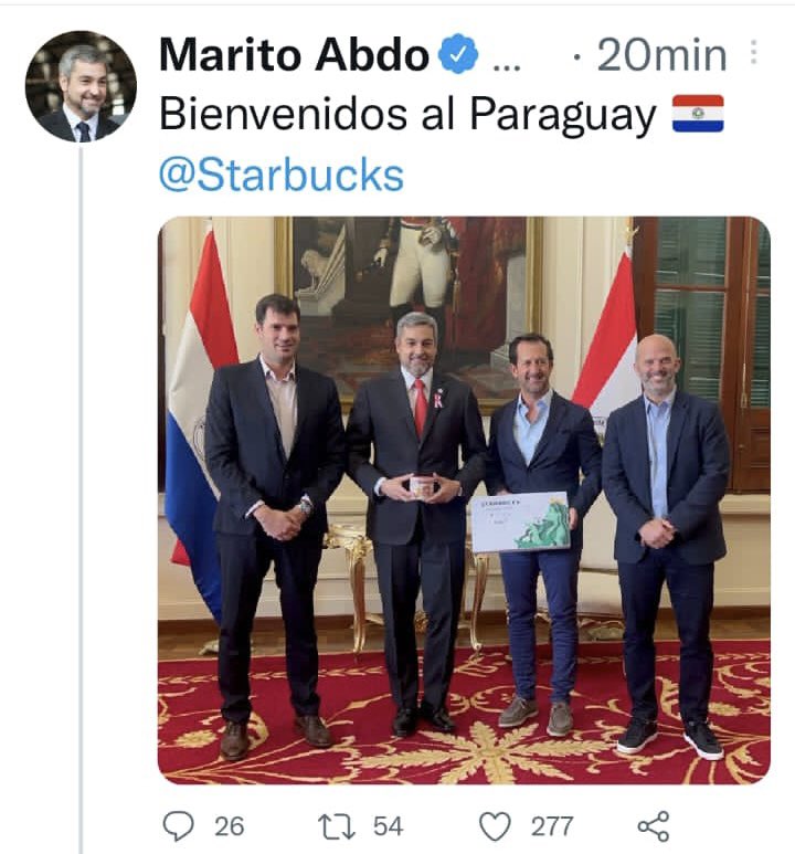 Pidal8A's tweet photo. Si sos presidente del Paraguay y te prestas a una foto con Starbucks, no le pedirías que en sus paquetes de granos de café que venden a todo el mundo 🌍 incluyan uno paquete del café de Paraguay?

Que yo sepa en ningún país la presentación de Starbucks la hizo un presidente https://t.co/VPPr41ux9m