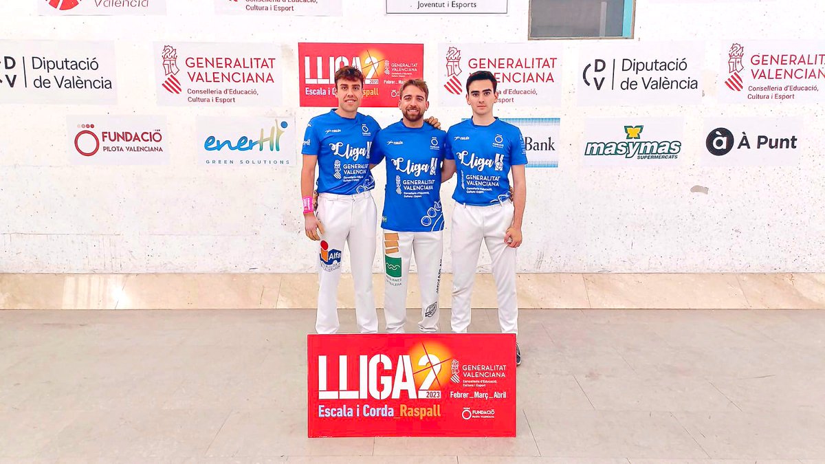 funpival's tweet photo. 🔊 Comença la Semifinal de la III Lliga2 al 📌@Pelayotrinquet 

🔴 Julio Palau, Carlos i Guillem Palau
🔵 Carlos Donat, Conillet i Marc Barber

#pilotaprofessional #lliga2 https://t.co/H31mHnBC6g