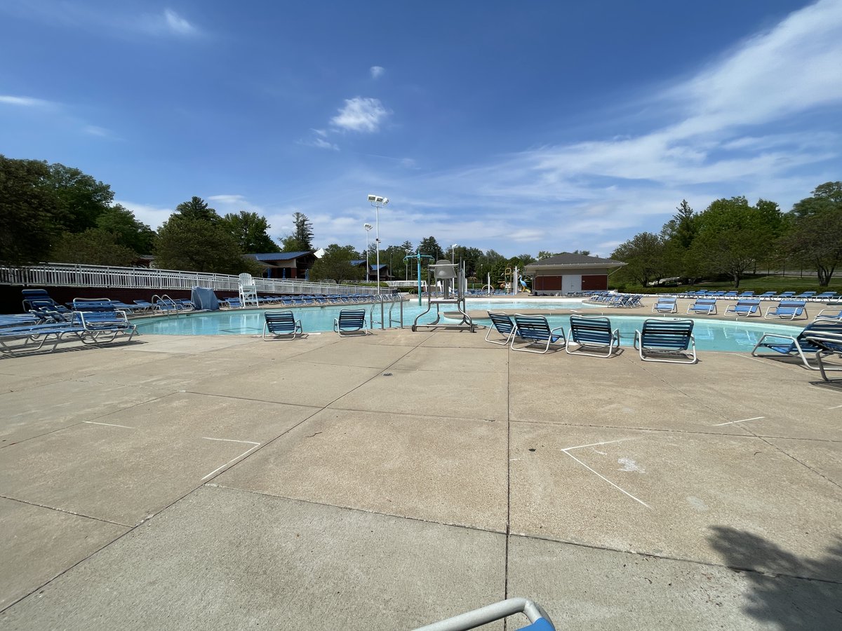 North Pointe pools are filling up! Just 16 days until Opening Day! Make sure you sign up for emails to stay up to date on the latest happenings at North Pointe: bit.ly/42NjvQg
