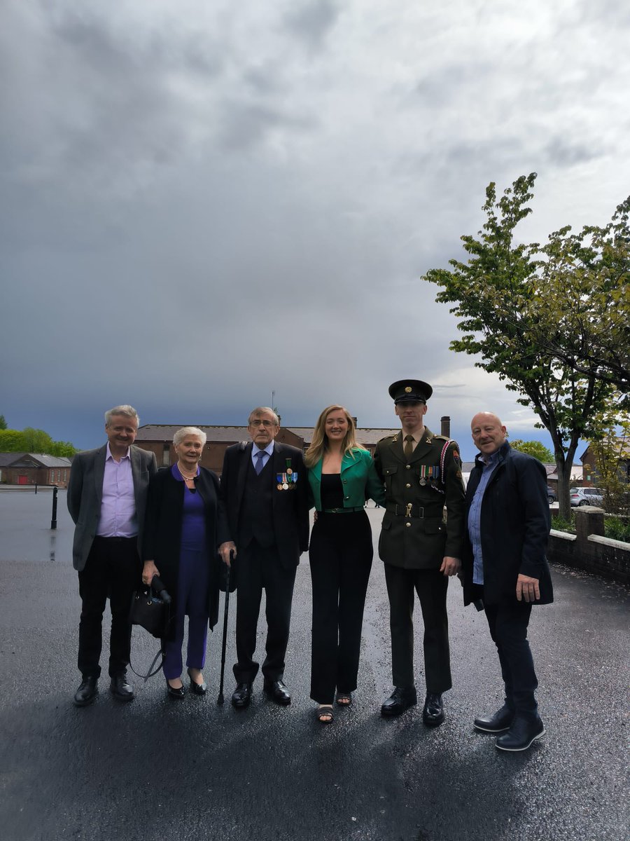 MaireMcCafferty's tweet image. Great to be in the #Curragh Camp today for passing out of the new cohort of the #MilitaryPolice 
Very proud of my partner Deane for achieving best academic soldier on this course!!
@defenceforces 
Delighted my grandad was with us.
Comhghairdeachas leo ar fad ar an gcúrsa!