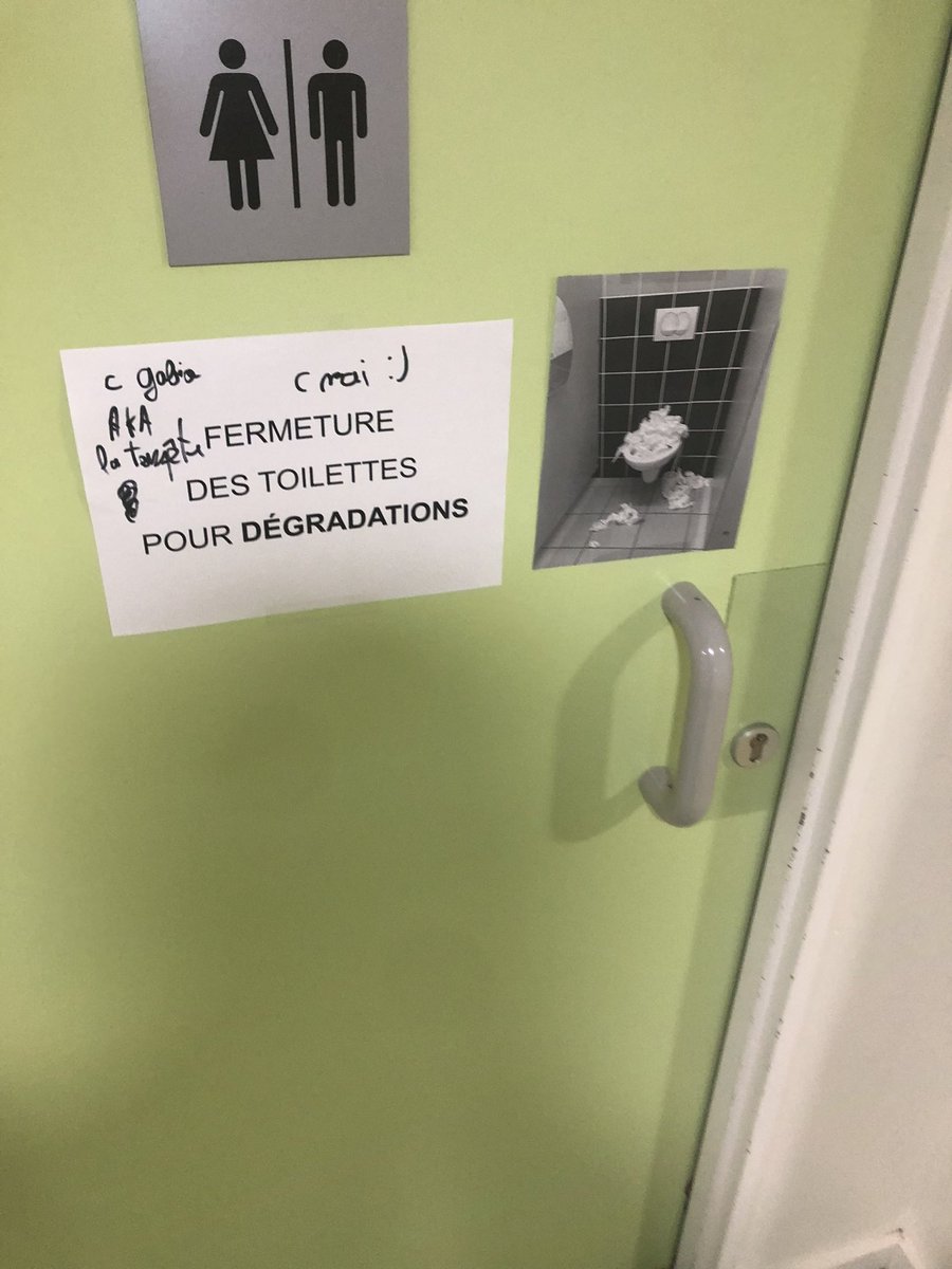 meoti_'s tweet photo. y’a vraiment un truc avec les toilettes de ce bahut https://t.co/9MmX2Wt1EP