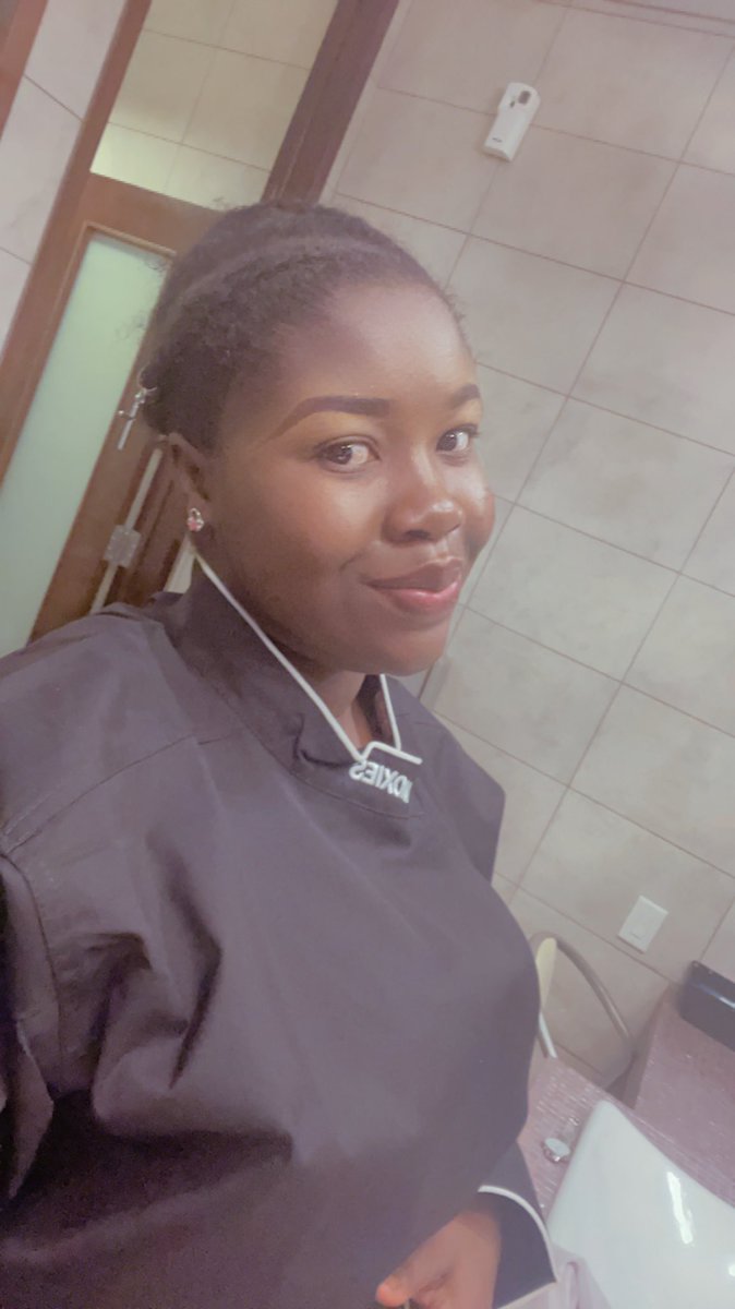 EssenceSua's tweet photo. The favourite part of my life is myself 😜💕
#selfvalidation #chefAO #vintagegirl 🤍 https://t.co/jiIVqXyEFk
