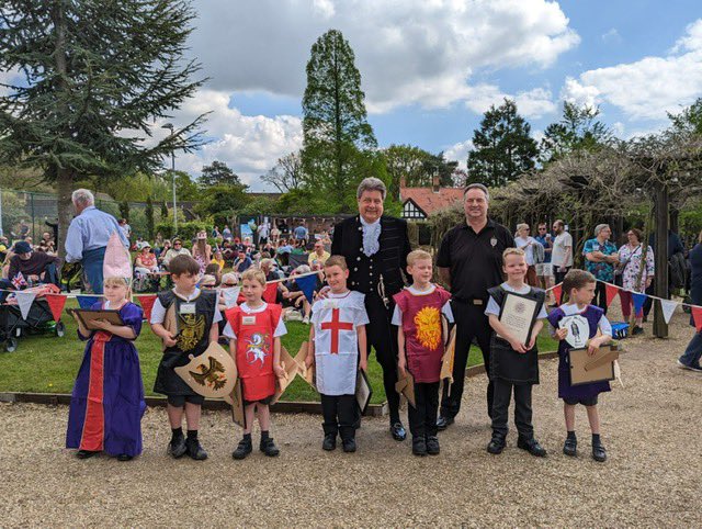 I had great pleasure awarding 7 young knights from Knights School at a wonderful event in Woodhall Spa on Sunday.

Very impressive work undertaken by the school, the curriculum would certainly benefit others nationwide. #lincolnshirehs  #highsheriff