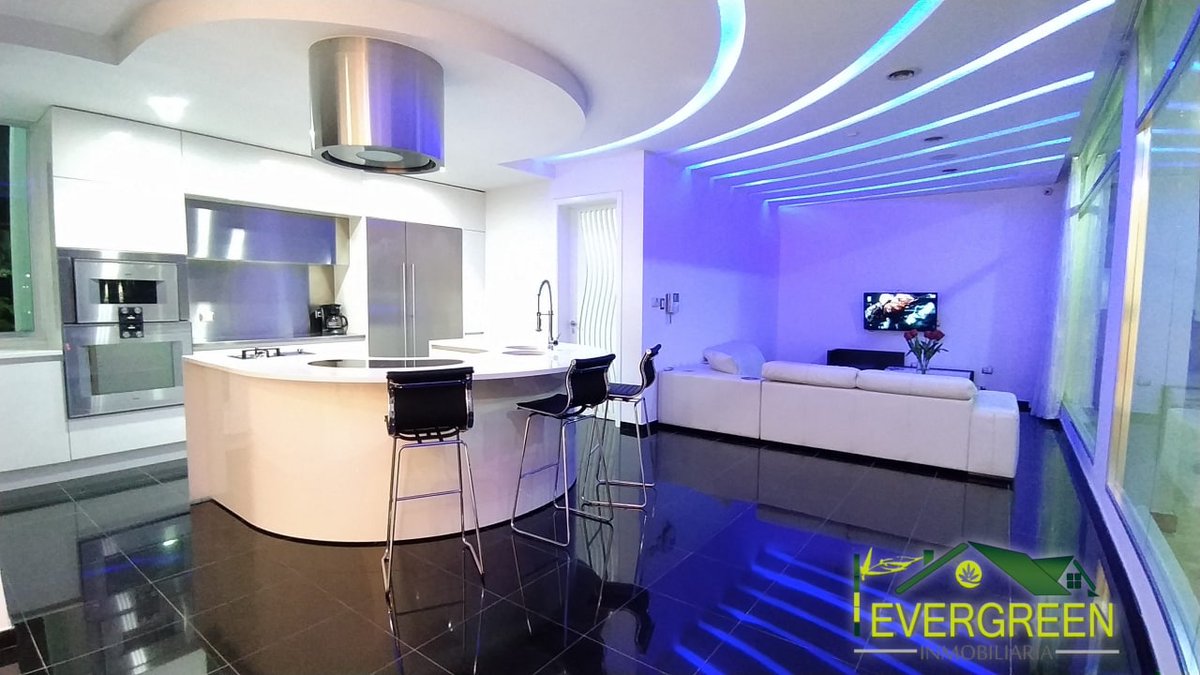 🟢⚪🟢Evergreen Inmobiliaria C.A  ofrece en venta lujosa casa.
📍 Urb. Las Villas, El urbanismo mas prestigioso del oriente venezolano.
La Casa cuenta con acabados de primera, ambiente minimalista y diseño vanguardista. Cuenta con planta eléctrica y sensores de movimiento.