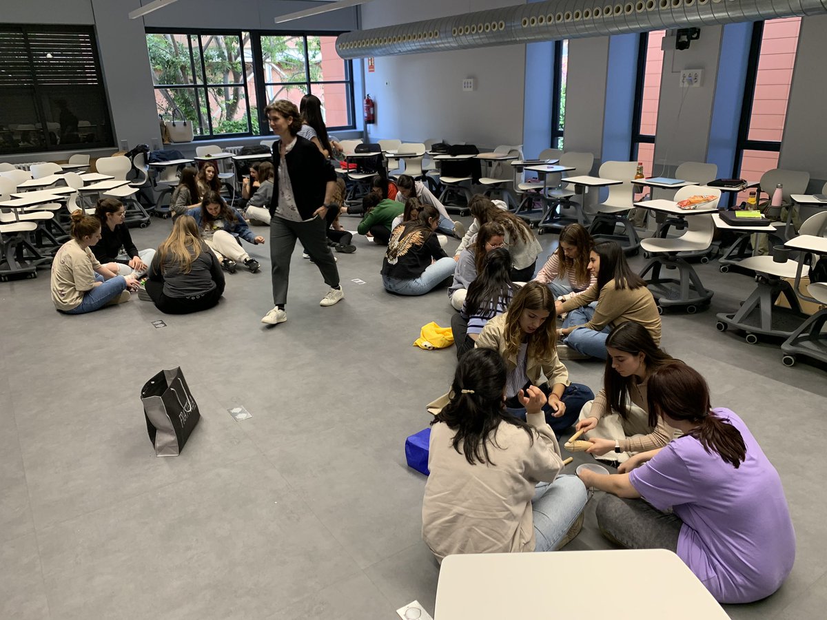 Avui sessió de cloenda del seminari de pràctiques de 2a titulació d’educació infantil <a href="/BlanquernaFPCEE/">Blanquerna FPCEE</a> amb la <a href="/iLAU28/">Laura Lladós</a> @CristinaCL1974