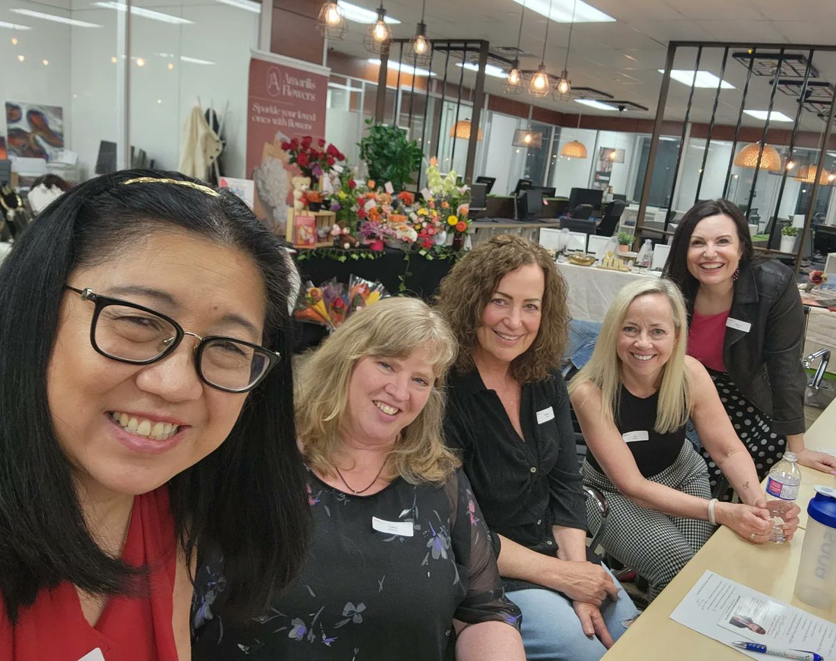 JudyL_88's tweet photo. So much fun getting together for the #mawb evening event this week at #touchdowncoworkingspace. Thanks @ChristineHull13 for organizing. #networking #mississauga #sipandshop #womeninspiringwomen #SmallBiz #mawbmay https://t.co/vo4AFkuLLX