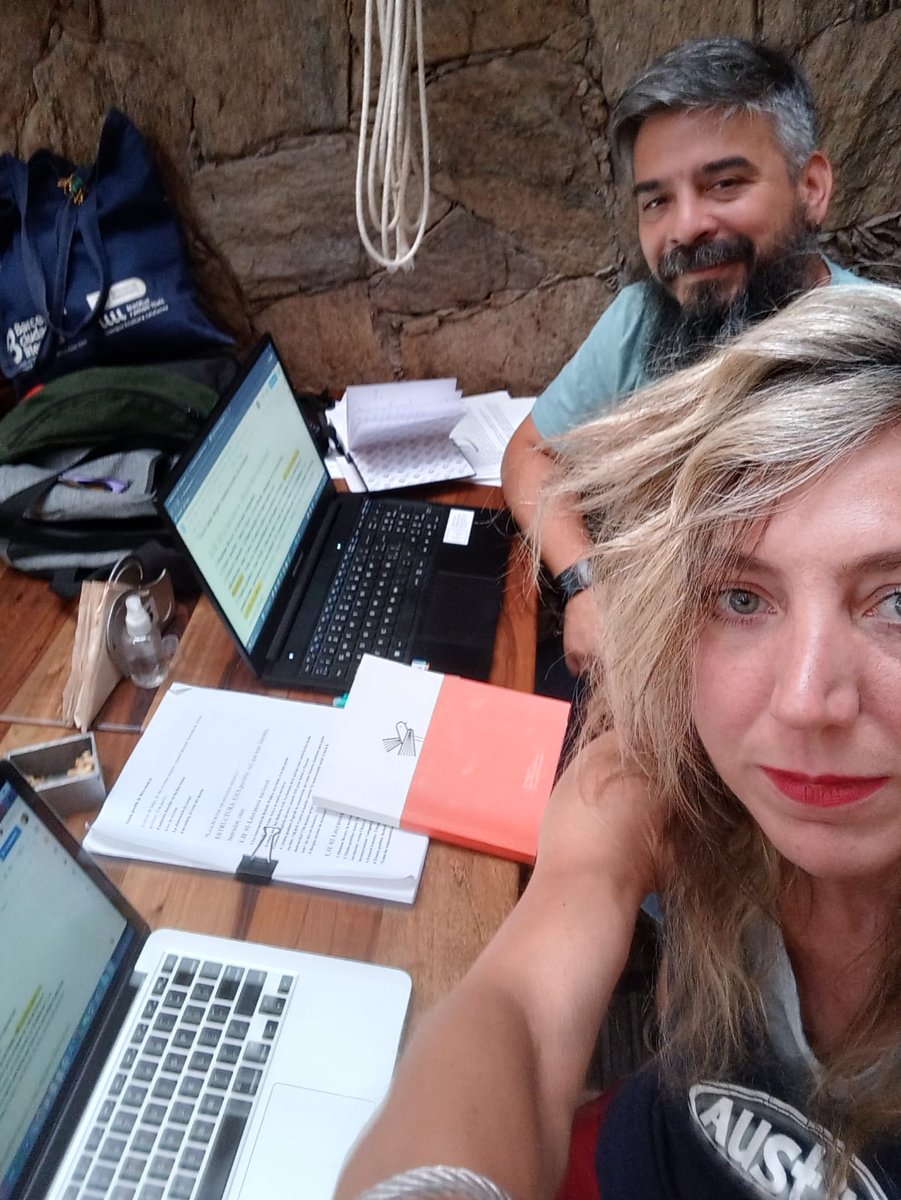 "Donde nada se detiene. Literatura y el resto del mundo" es el primer libro de la colección de no ficción de <a href="/Hdediciones/">HD ediciones</a> en la <a href="/ferialibro/">Feria del Libro</a>  . Mañana brindis con estos ensayos literarios, artículos culturales y crónicas en el stand del Instituto Cultural de PBA ¡Vengansénnnn!🥂